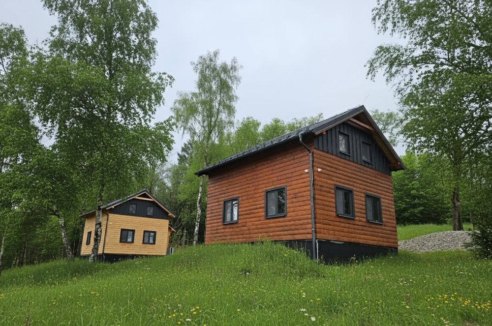 Dvě identické chaty U lesa a Na samotě